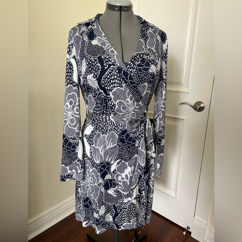 Diane Von Furstenberg New JeanneTwo. Wrap dress. Size 14. Blue